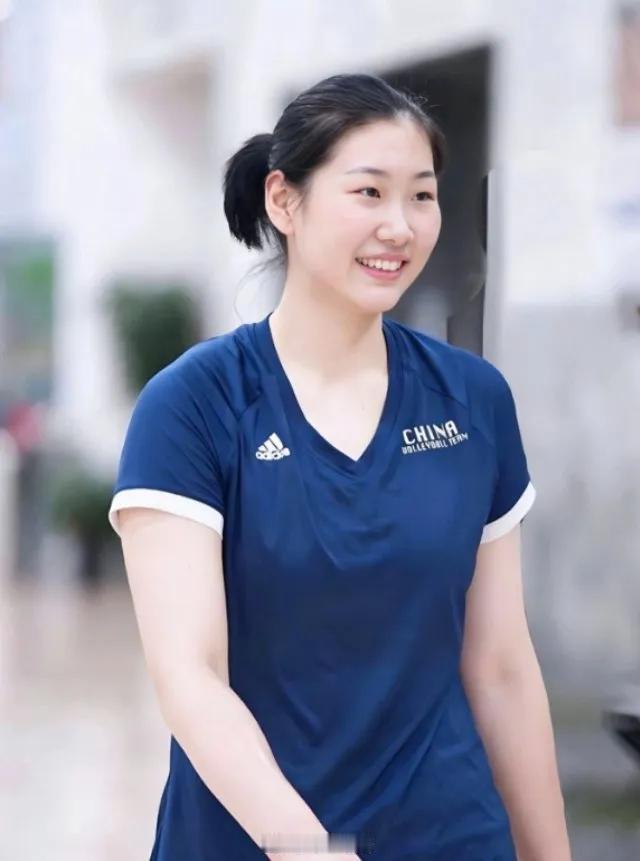被董禹含替下，李晨暄失去了亚运会比赛的机会，在意料之外，也在情理之中。作为替补球