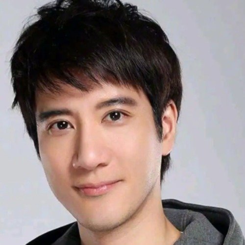 陈建州突发心梗紧急做手术，事后发文报平安，特意点名感谢好友王力宏，说对方第一时间赶到医院探望。消息一