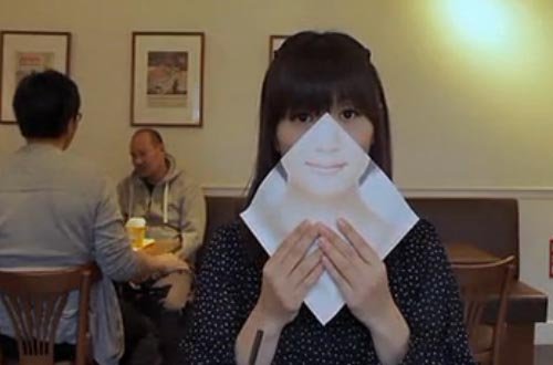 【汉堡遮嘴纸】日本女性在吃汉堡时常常会担心自己形象不雅，这是导致快餐店Fresh