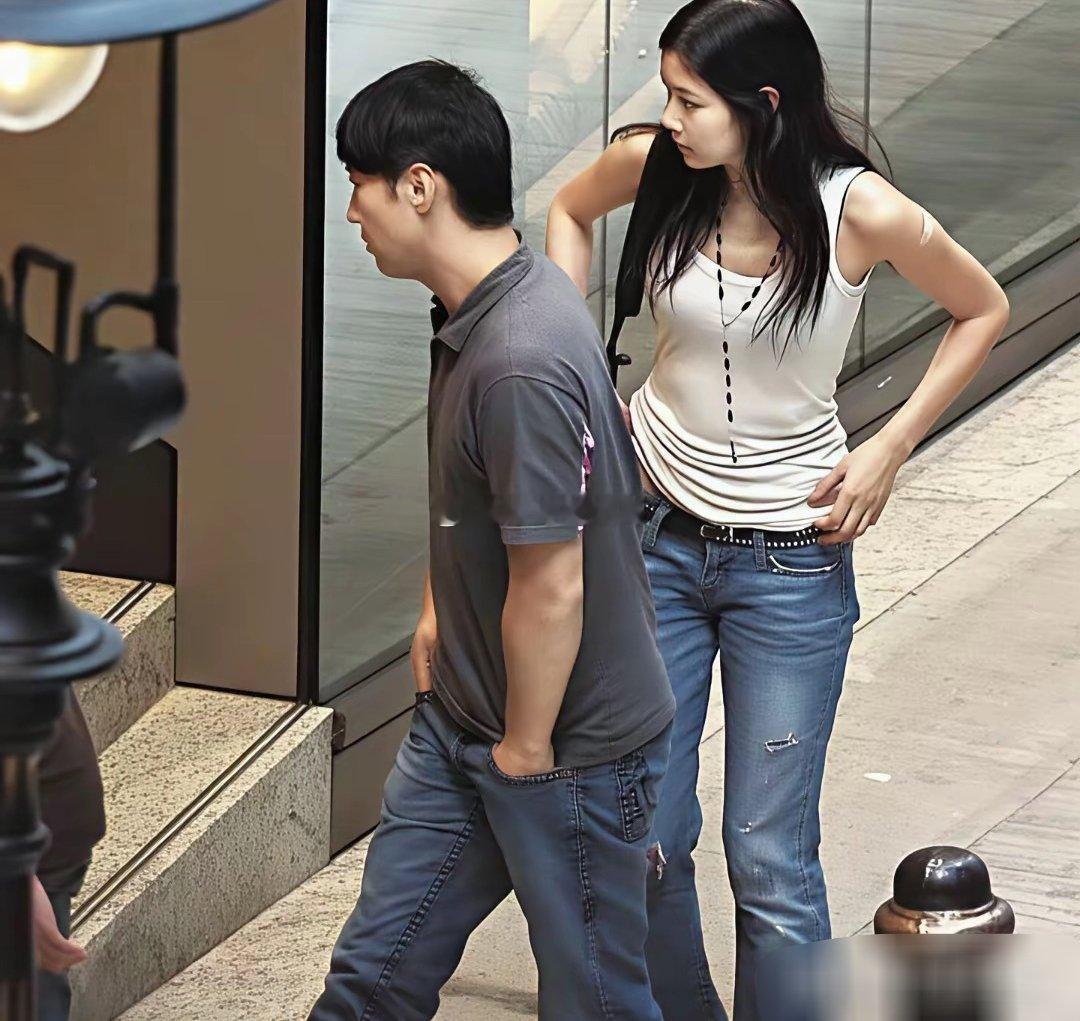 以前不懂乐基儿的美，现在回看以前香港狗仔拍的乐基儿，这种生机勃勃的美，太吸引人了