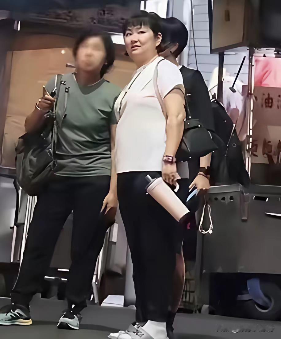生活的磋磨藏不住，S.H.E三姐妹境遇天差地别，Selina早已不复当年模样