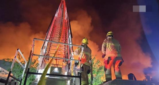 1.56亿美元一把火烧成灰烬！美国当地时间4月7日凌晨，加州一场冲天大