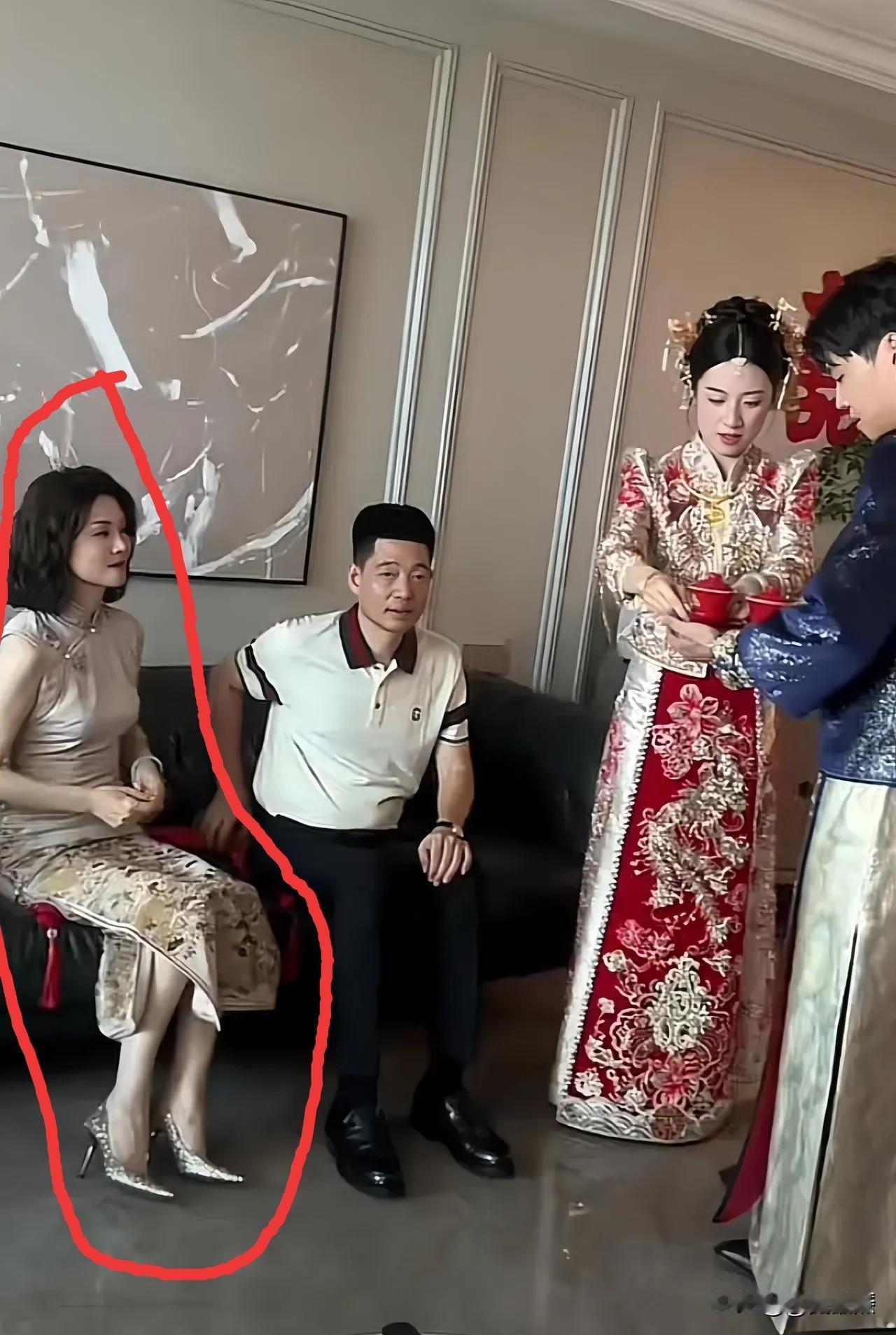 猜猜看，这是婆婆？还是妈妈？