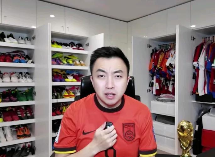 媒体人袁甲认为，U17国足这批球员未来不一定能踢出来。袁甲在直播时表示，虽然U