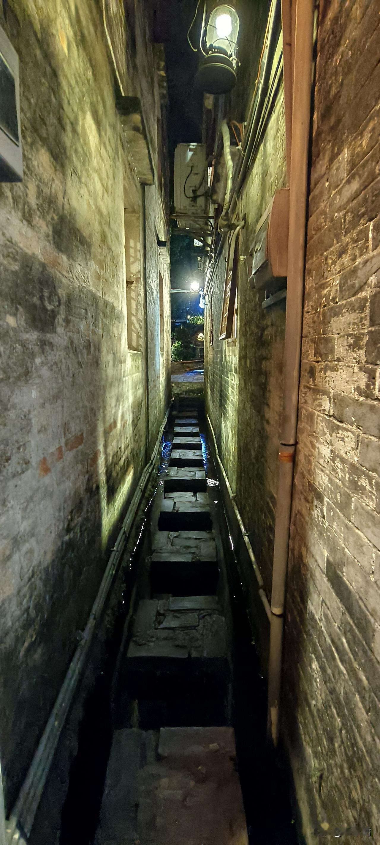 人一退休似乎就通透明白了这几十年的光景无论你怎样大彻大悟、感悟人生，你身边最