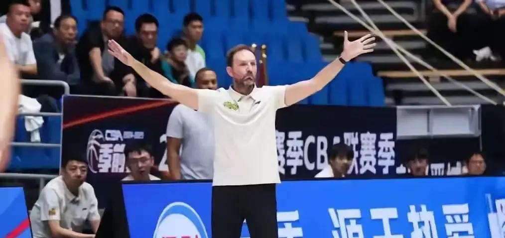 7天前还被骂下课，今天他让浙江全队打疯了昨晚打新疆，浙江77分锁死对手。上