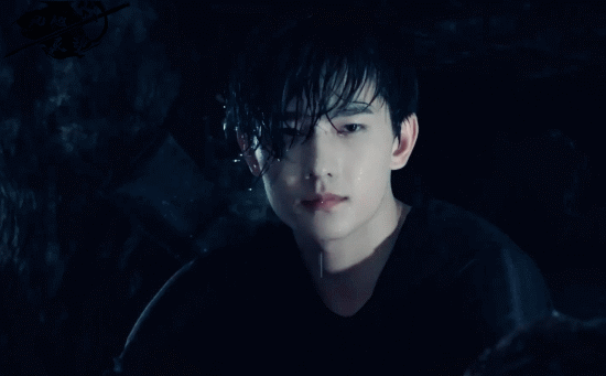 杨洋演的每个角色都让人无法忘怀，从那种冷静到温暖的转变，每一次的角色都像是不同的