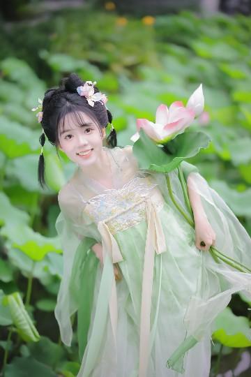 《逐玉》这部剧真是让人一言难尽。它开局可是王炸，首播当天就拿下全网热搜榜三个席位