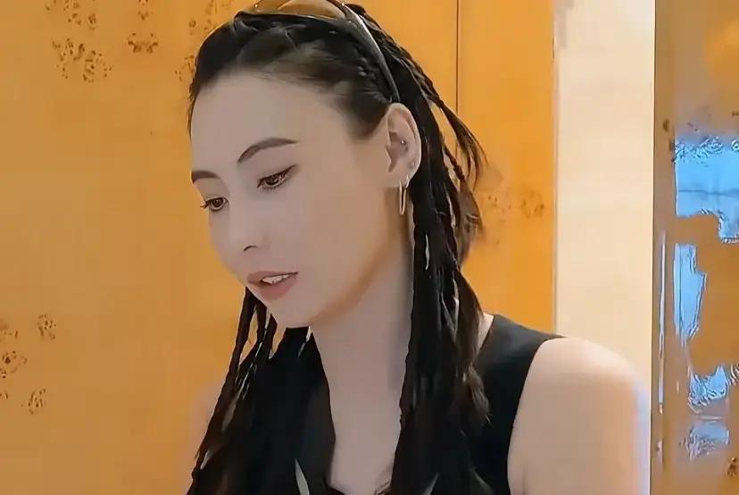 张柏芝这句话，给所有人上了一课。“刘青云是我男神，他追我的话完全不需要考虑