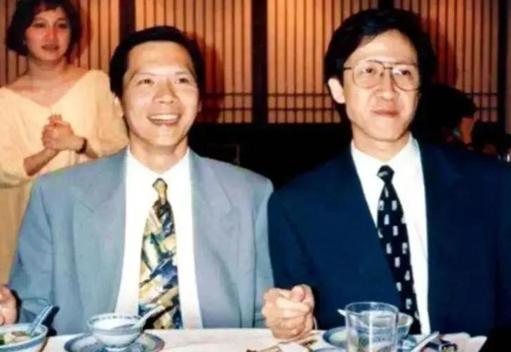 1992年，向华强专程赴澳，敲开了何鸿燊的家门：“何老板，我们兄弟俩想在澳门做点