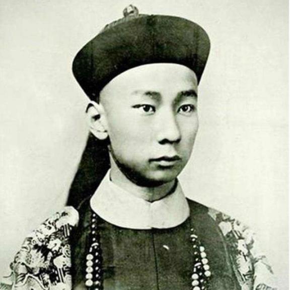 1888年，53岁的慈禧爱上了20岁的侍卫那尔苏，当晚就临幸了他，然而，这个举动