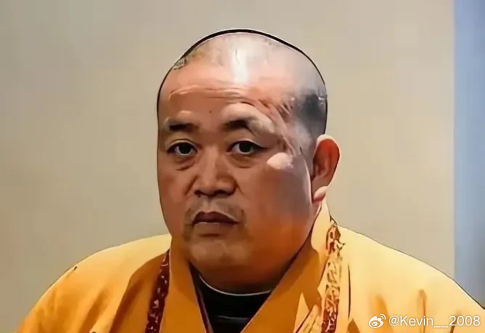 据说这是释永信的情人和私生子，具体什么情况，还需要官方的调查结果出来。如果是真