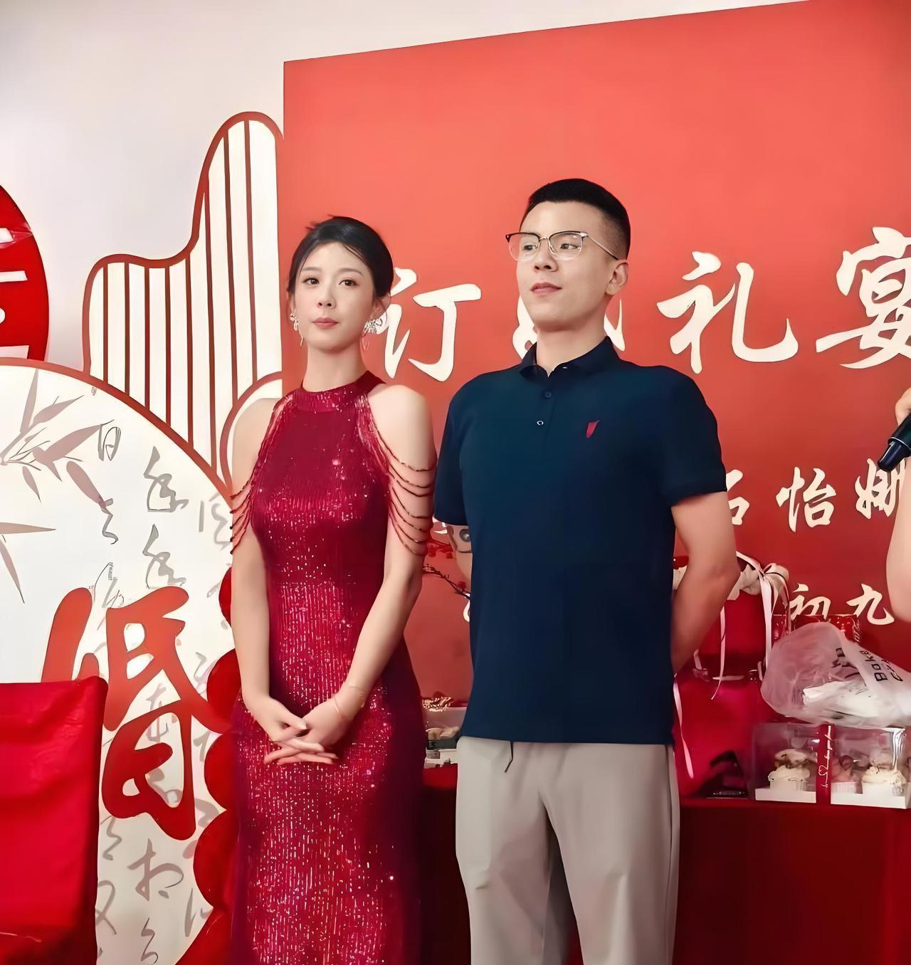 大学同学昨天结婚，全班没一个人收到请帖！更颠覆的是，三十来号人挤一个包间，一张桌