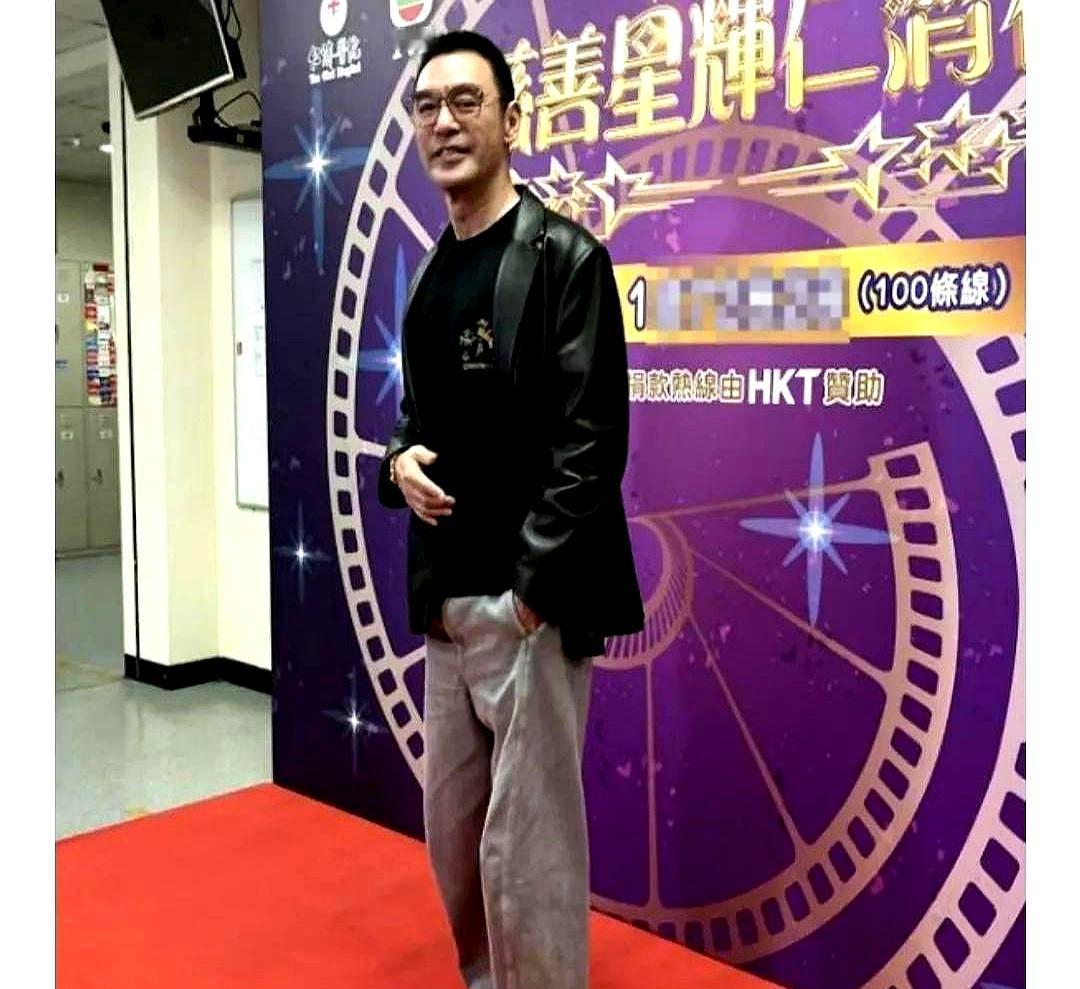 02年，她前夫宣布破产，开始挤地铁。她却把自己2.5亿的债务利息，对半砍。不