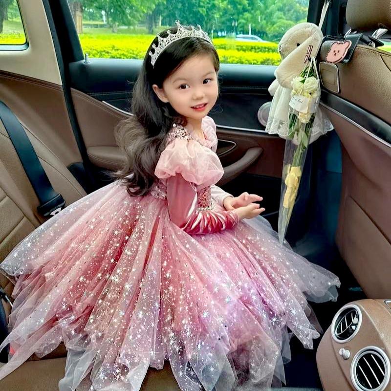 富养女儿的后果也许是中产家庭的爸爸没有意料到的。1.过度保护下的认知局限中