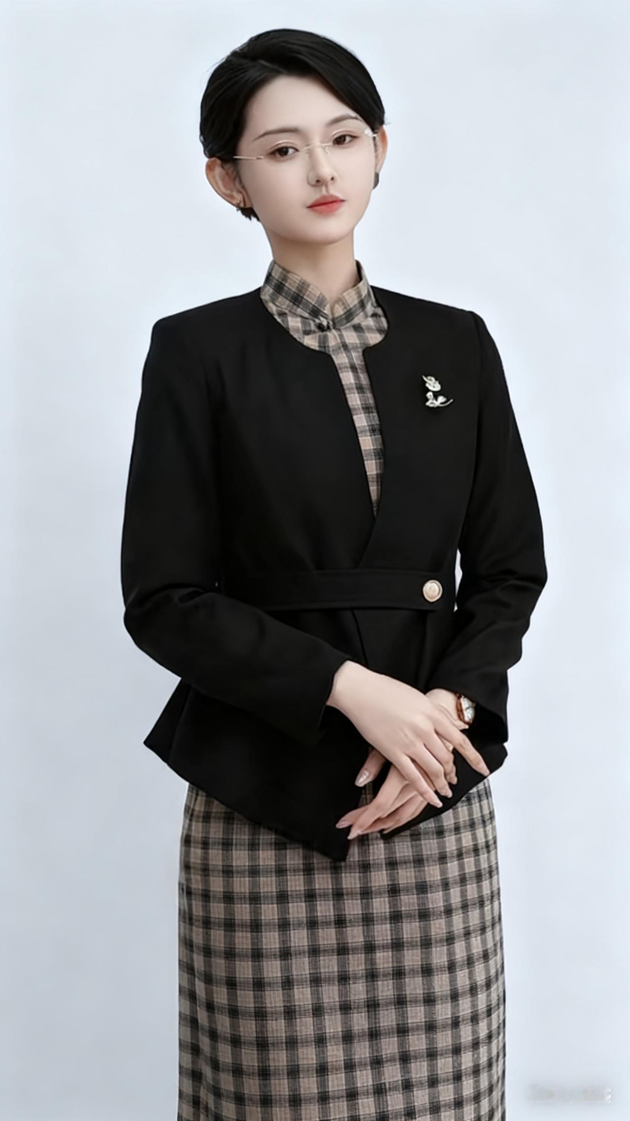 短剧美女（李柯以）是中国短剧最美女演员，以下是她的简历：-基本信息：20