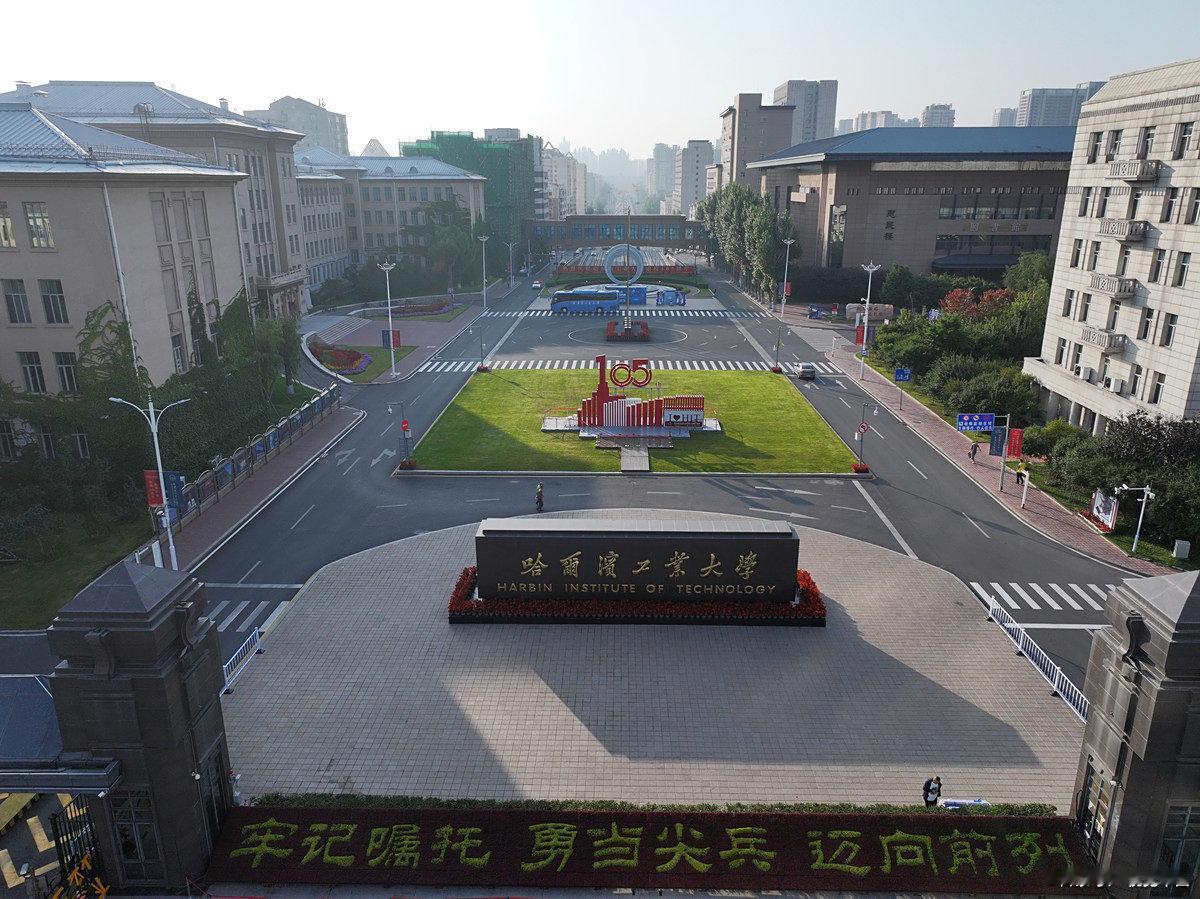 郑州南大学城，也叫南龙湖大学城。郑州有个龙子湖，还有个北龙湖和南龙湖，郑州南大