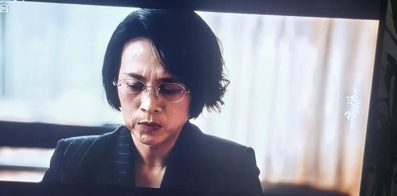 欧豪利用女间谍，引诱他儿子吸毒，并谎称怀孕，把谢市长一家拉下水，窃取国家机密，这