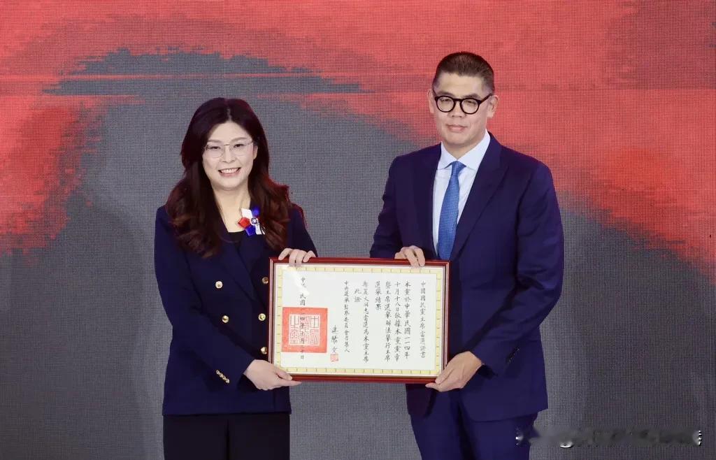 “先安内、纳人心、掌控全局等棘手的事，要尽速处理，方能坐稳主席大位”！党主席要想