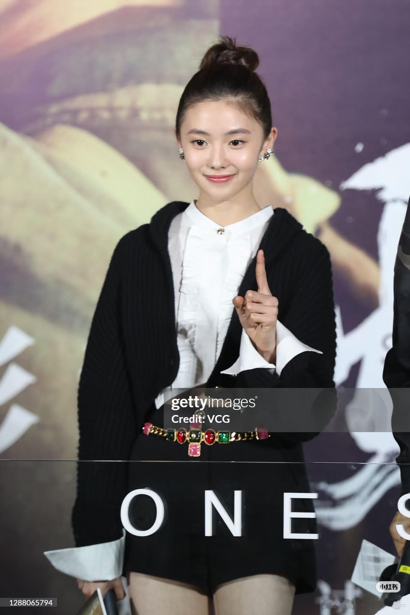 刘浩存，20岁，刚出道的样子