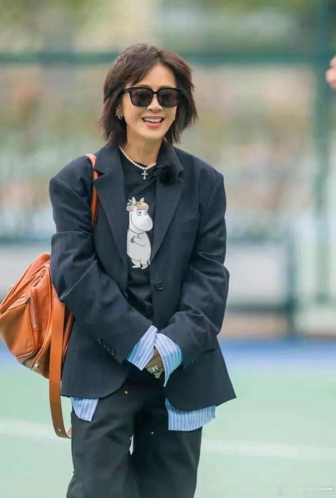 摘了墨镜59，不摘墨镜39，能认出这是哪位女明星吗？