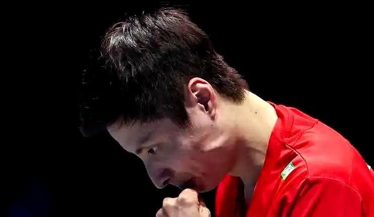 十年无冠的中国男单，这次靠一个2比0把全网看哭了21比17、21比19，