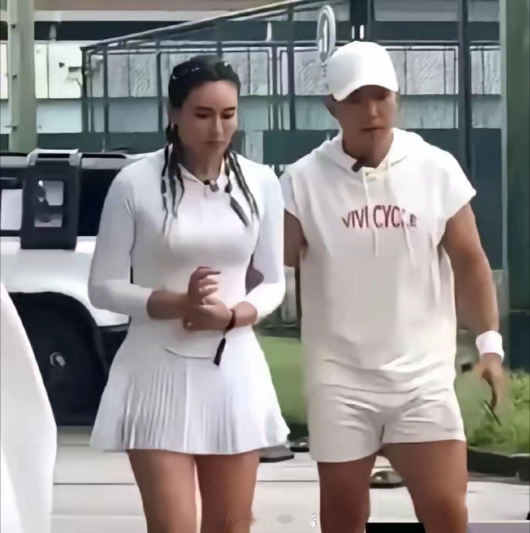 刘畊宏夫妇天天跳操，这身材看着也没瘦成一道闪电嘛，我都怀疑跳操到底能不能减肥啦