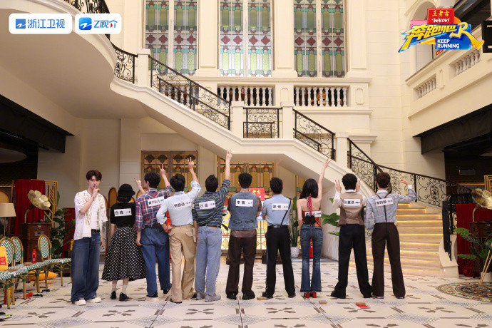 奔跑吧14首期大合照奔跑吧14开录大吉奔跑吧14首期大合照，咱就说这个男帅女美