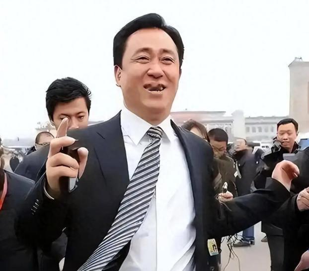 许家印当庭认罪，海外前妻身陷资产冻结，一场精心布局最后败给司法追索8月初，