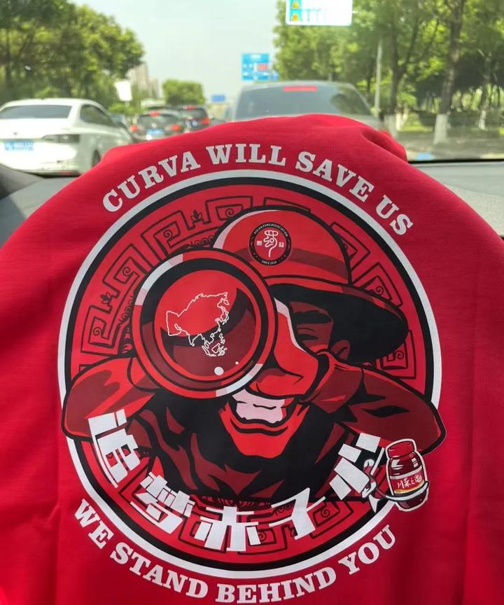 成都蓉城个别球员该被批评了哈！首先你要搞清楚你的位置，作为一个后卫不能去和守门员