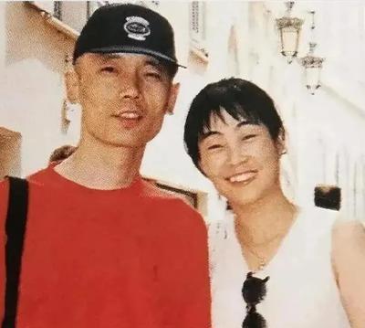 1995年，葛优听了妻子贺聪的话，拿出全部存款——350万，一口气在北京三环内买