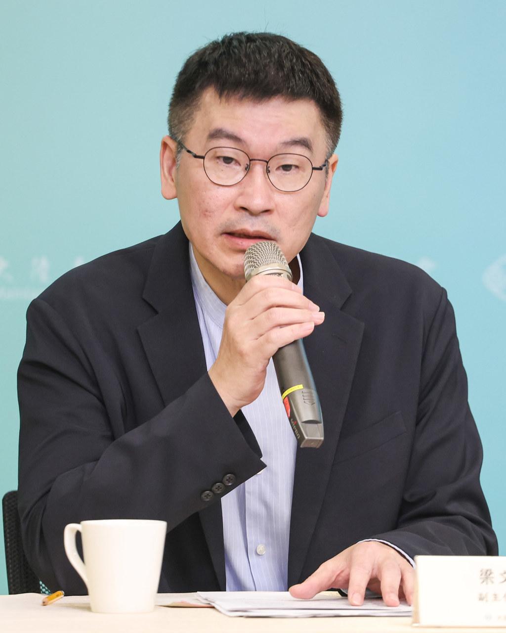 梁文杰捅菠萝释迦马蜂窝犯众怒王鸿薇：我把他特别费删了陆委会副主委梁文杰称菠萝