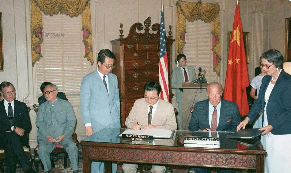 李先念访问美国时，李鹏陪同访问。1985年7月23日，中、美教育合作交流议定书在