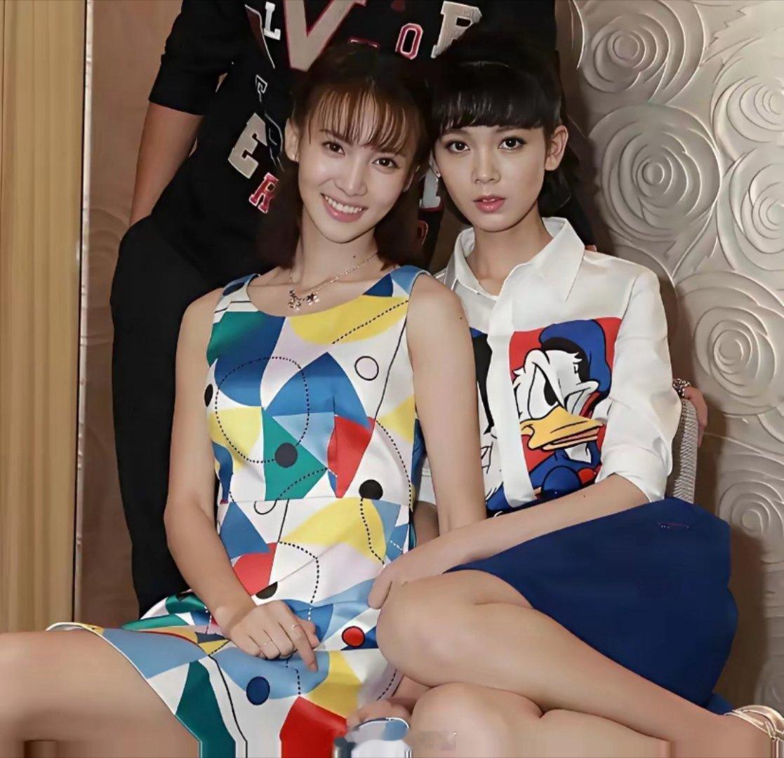 金晨根本就没有整过容，只是瘦下来了五官轮廓明显了，嘴歪也是一直都这样。