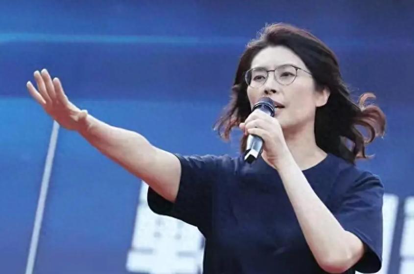 岛内最新民调出炉，国民党主席之争，郑丽文排第一，但暴露真面目 日前，岛内政治