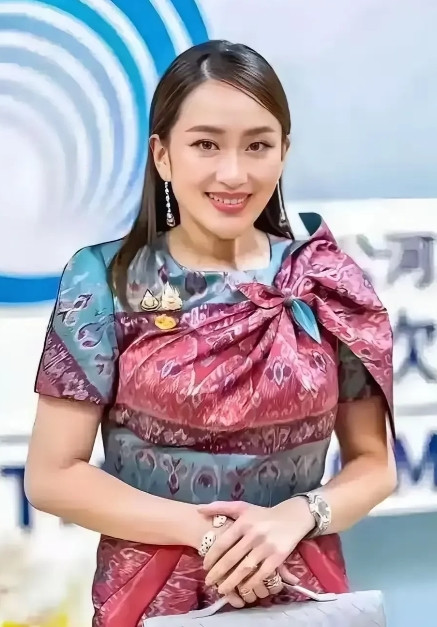 佩通坦是否能够重新夺回总理宝座，关键还得看泰国军方的态度。熟悉泰国政治历史的人都