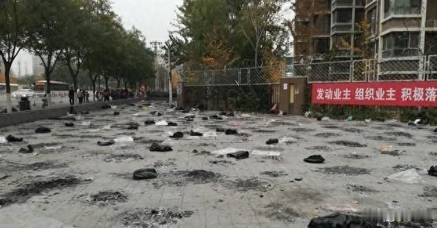 物业“撤场潮”蔓延：小区管理困局背后的新选择大城市不少小区最近都在经历一场突