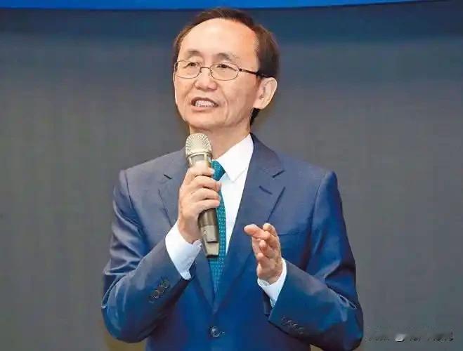 吴子嘉堪称郑丽文“镜面人”，说啥都反着来，太有意思了最近关注台湾政坛，有位