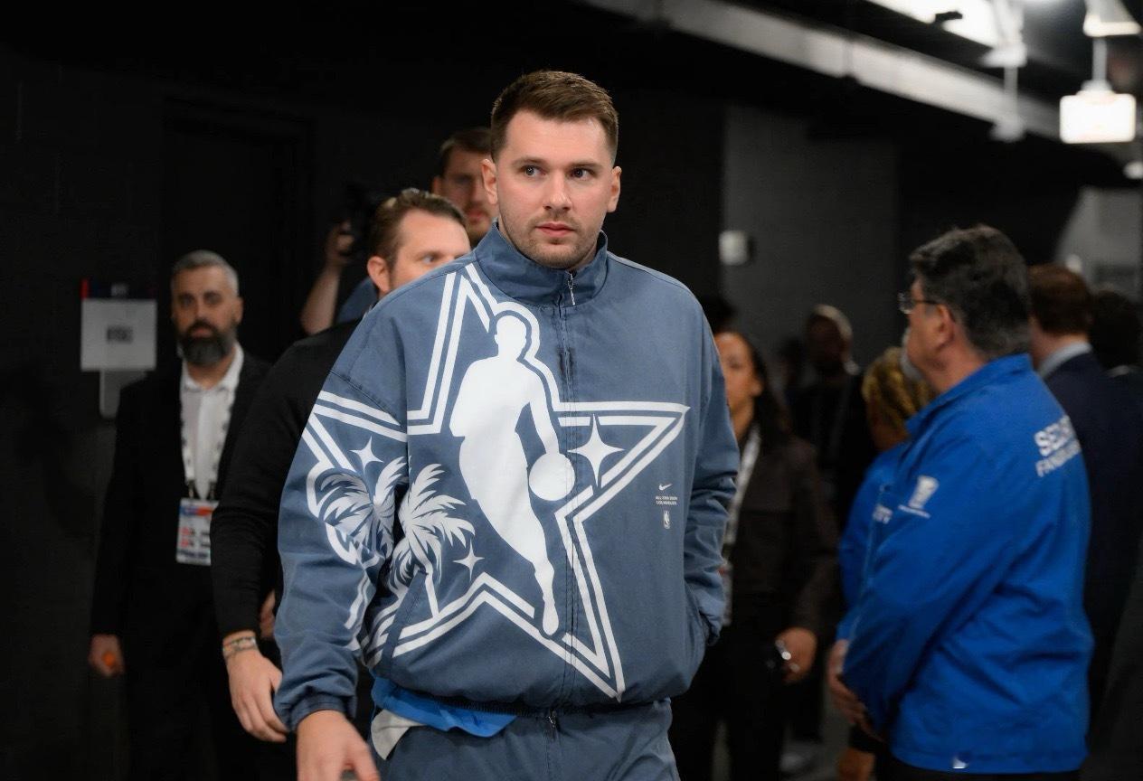 不查不知道，一查吓一跳！东契奇每次全明星的数据都很一般啊：第一次全明星（20年）