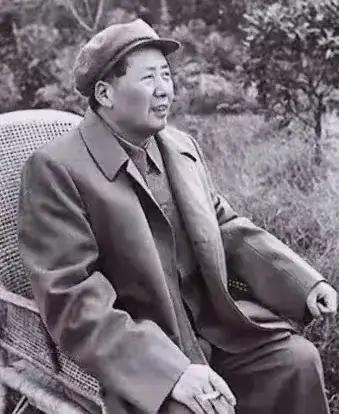 今天是2025年12月25日，明天就是开国伟人的生日！怀念敬仰开国伟人顶天立