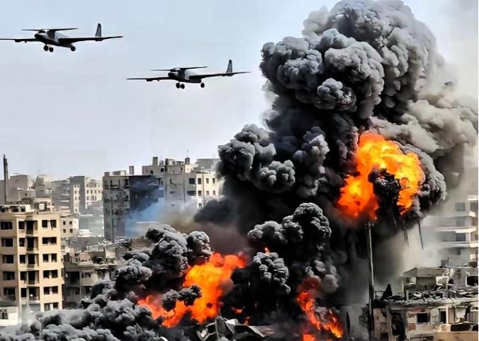 炸的就是美国军工厂！ 当地时间2月16日，美国民主党参议员布卢门撒尔访问基辅