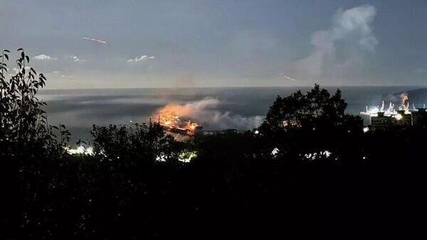 关于图阿普谢石油码头被袭击一事，俄乌双方说法有点不一样。根据乌方的信息，乌克