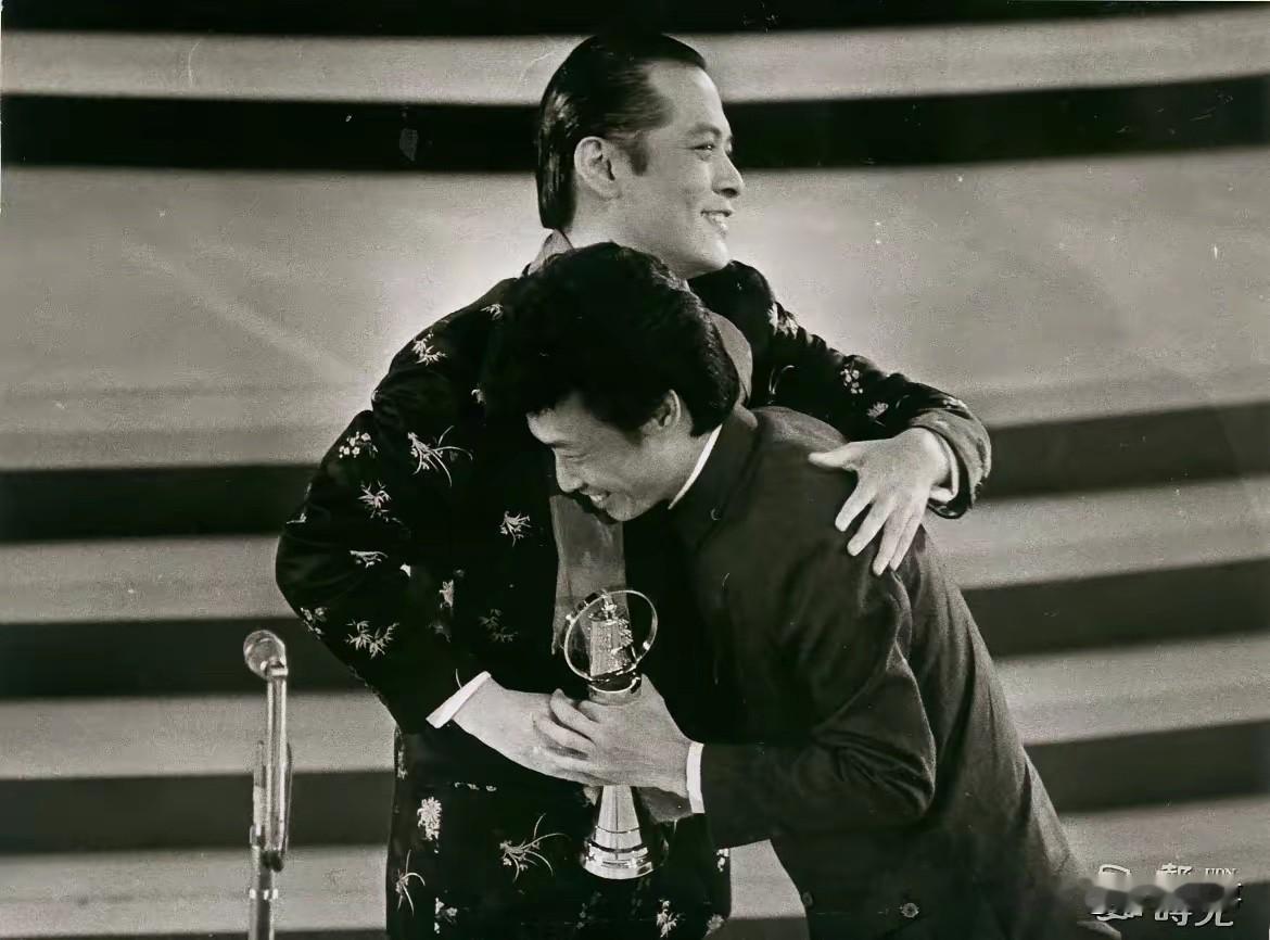 关于费玉清和刘文正的留言：1、费玉清在刘面前无论唱歌拍戏做节目对民歌民谣，华语