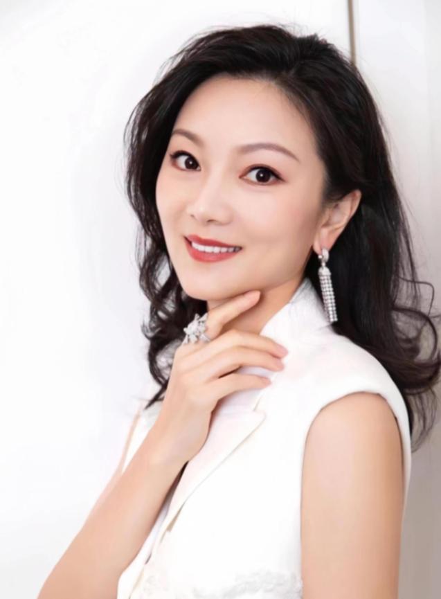 2000年，18岁的陈婷正在上课时，突然感觉一阵恶心呕吐，同桌问她：“你怎么啦？