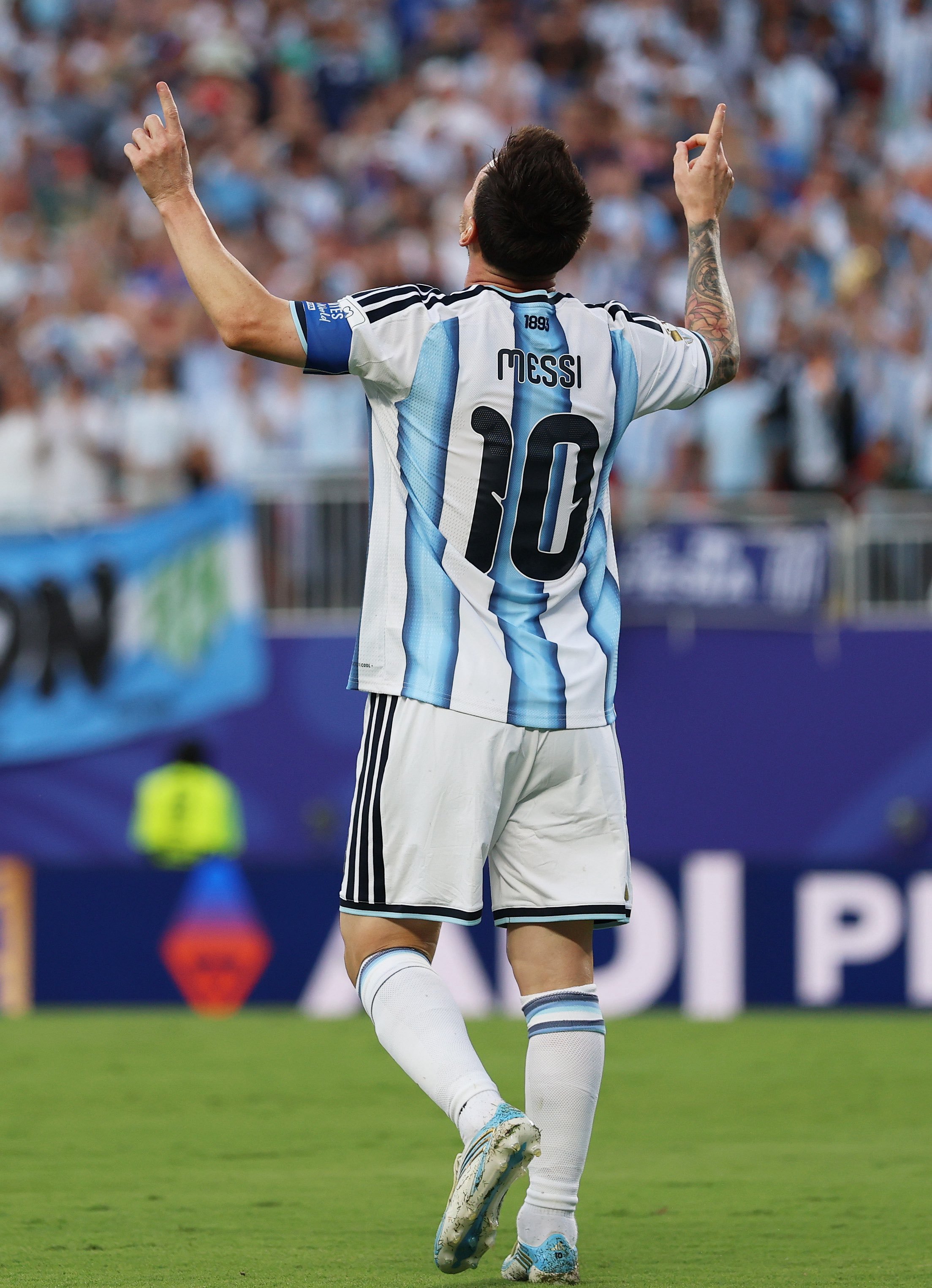 ⭐️🇦🇷梅西在个人第六次世界杯首战中梅开二度，同时也是他代表阿根廷队的第2