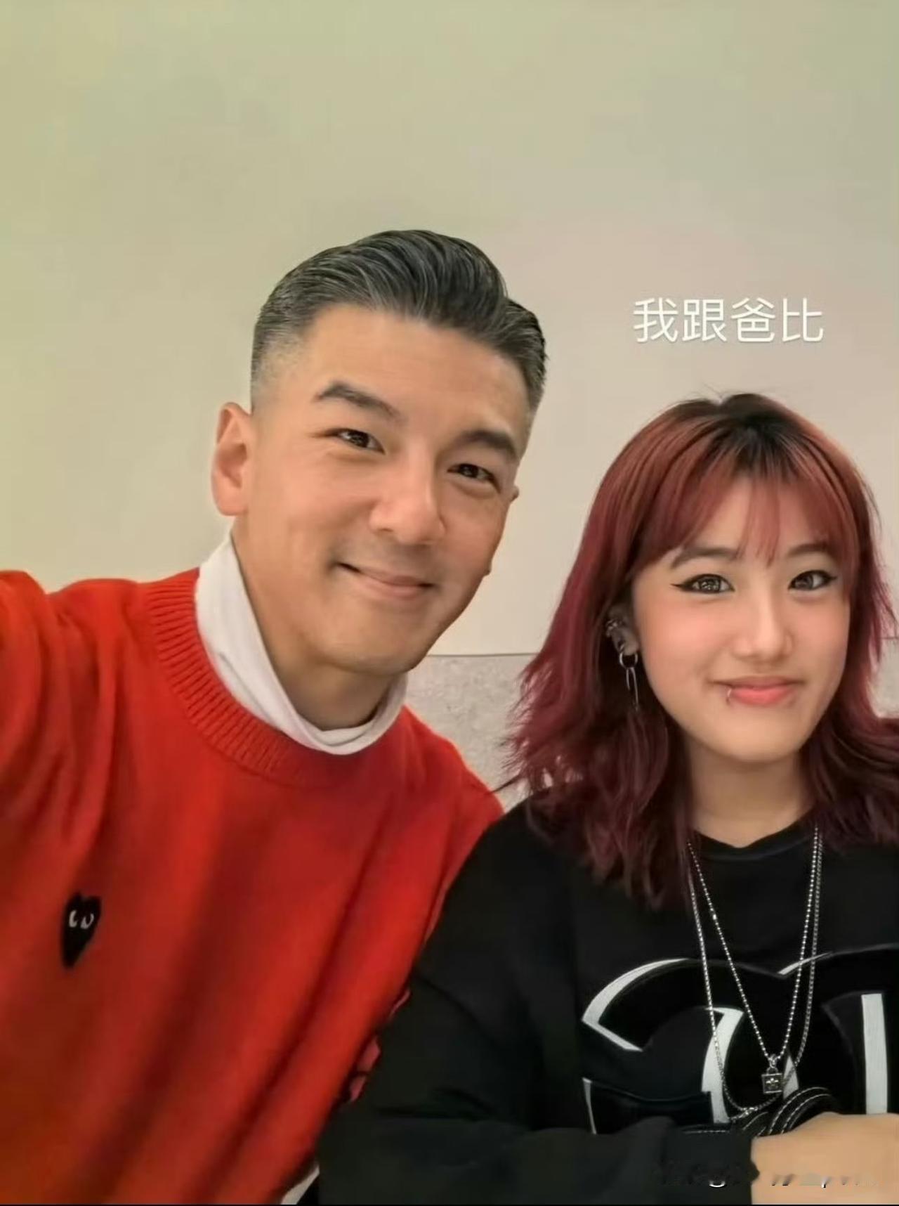 贾静雯大女儿这事儿说起来挺唏嘘的。小时候为证清白闹得满城风雨，结果女儿长大后活