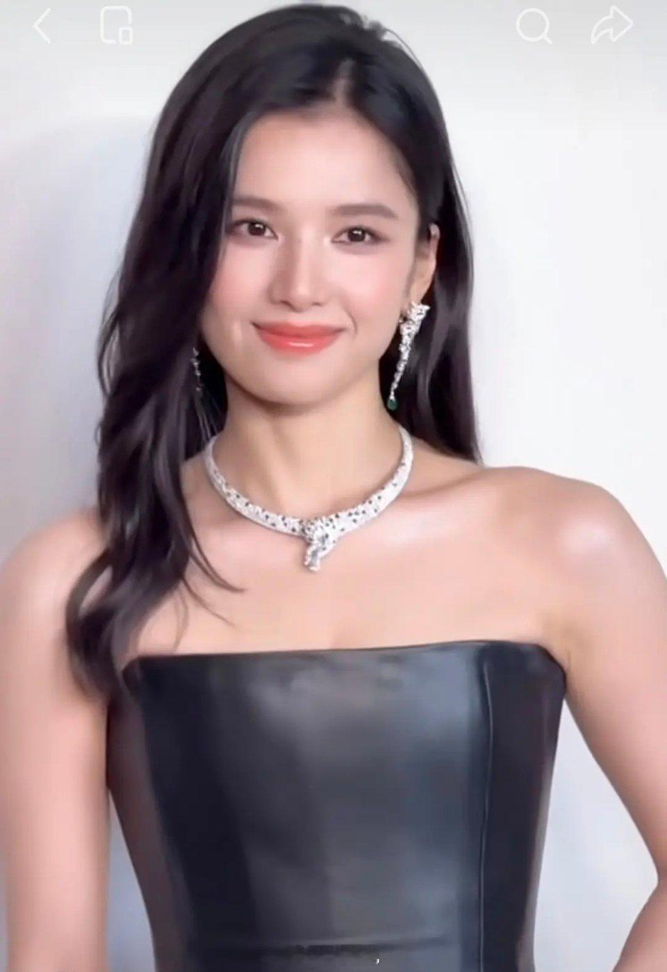 舒淇和张婧仪很东申的两张脸，气质好好​​​