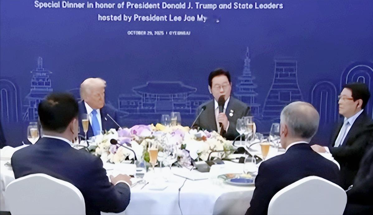 特朗普又赢了高调宣布“美韩贸易协议差不多敲定了”，韩国咬着牙签下的“不平等条