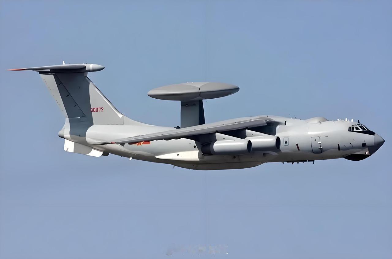 空警-2000作为空军最早的现代化大型预警机，已经服役好多年了，当年还比较先进的