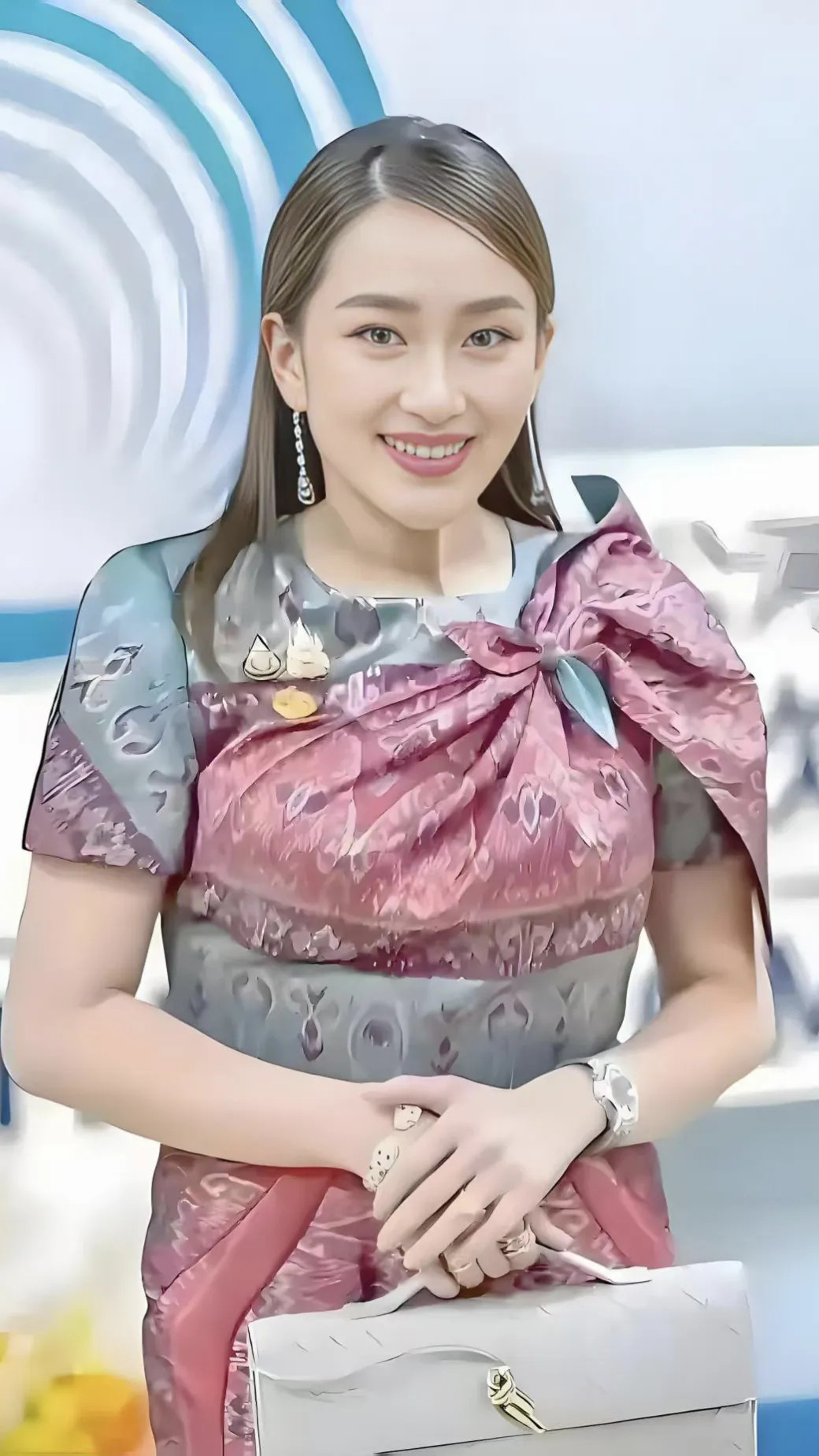 刚刚，泰国宣布了重要消息！8月13日，泰国宪法法院宣布将于本月底作出关于停职总